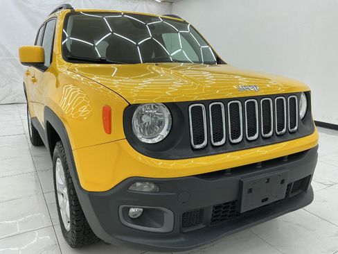Used 2017 Jeep Renegade Latitude w/ Cold Weather Group AWD/4WD image 3