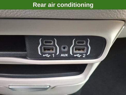 Used 2023 Chrysler Pacifica Touring-L FWD image 27