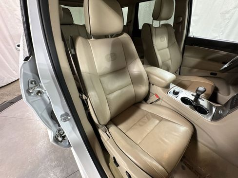 Used 2014 Jeep Grand Cherokee Overland w/ Advanced Technology Group image 35