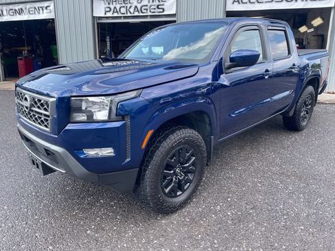 Used 2022 Nissan Frontier SV AWD/4WD image 3