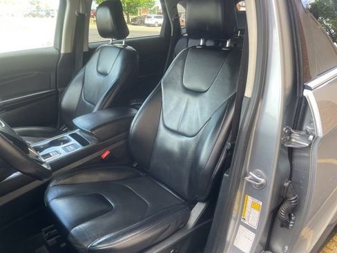 Used 2022 Ford Edge Titanium AWD/4WD image 21