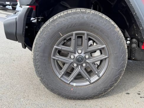 Used 2026 Jeep Wrangler Unlimited Sport AWD/4WD image 11