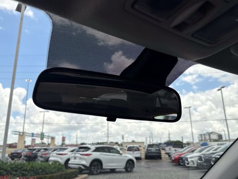 Used 2025 Hyundai Venue SEL FWD image 26