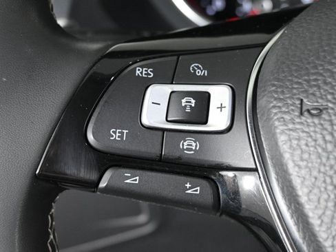 Certified 2021 Volkswagen Tiguan SE w/ Panoramic Sunroof Package image 23