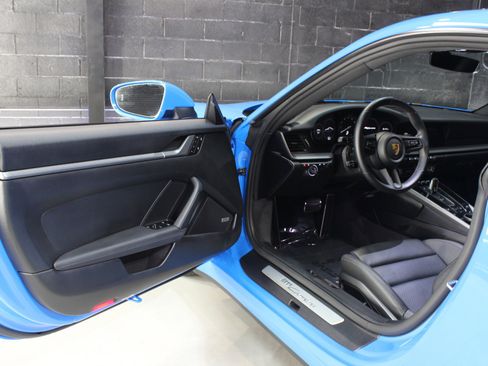 Used 2022 Porsche 911 Carrera image 28