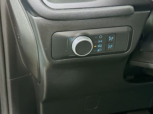 Used 2020 Ford Escape SE image 17