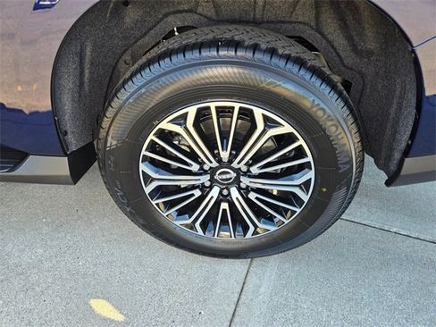 New 2025 Nissan Armada Platinum image 11