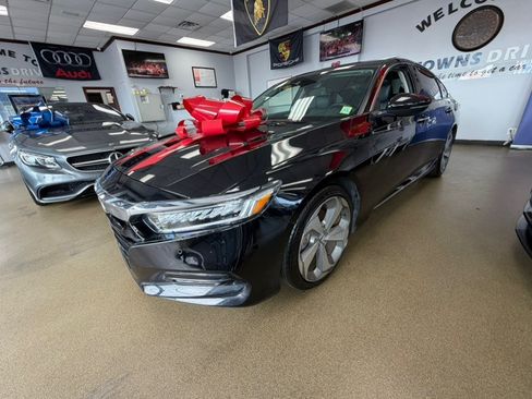 Used 2018 Honda Accord Touring image 9