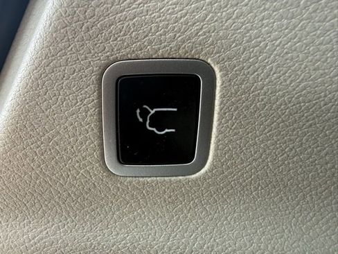 Certified 2024 Chrysler Pacifica Touring-L image 16