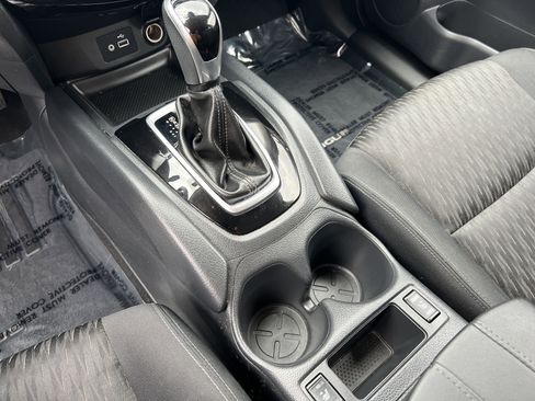 Used 2019 Nissan Rogue SV image 28