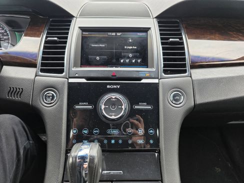 Used 2013 Ford Taurus Limited image 10