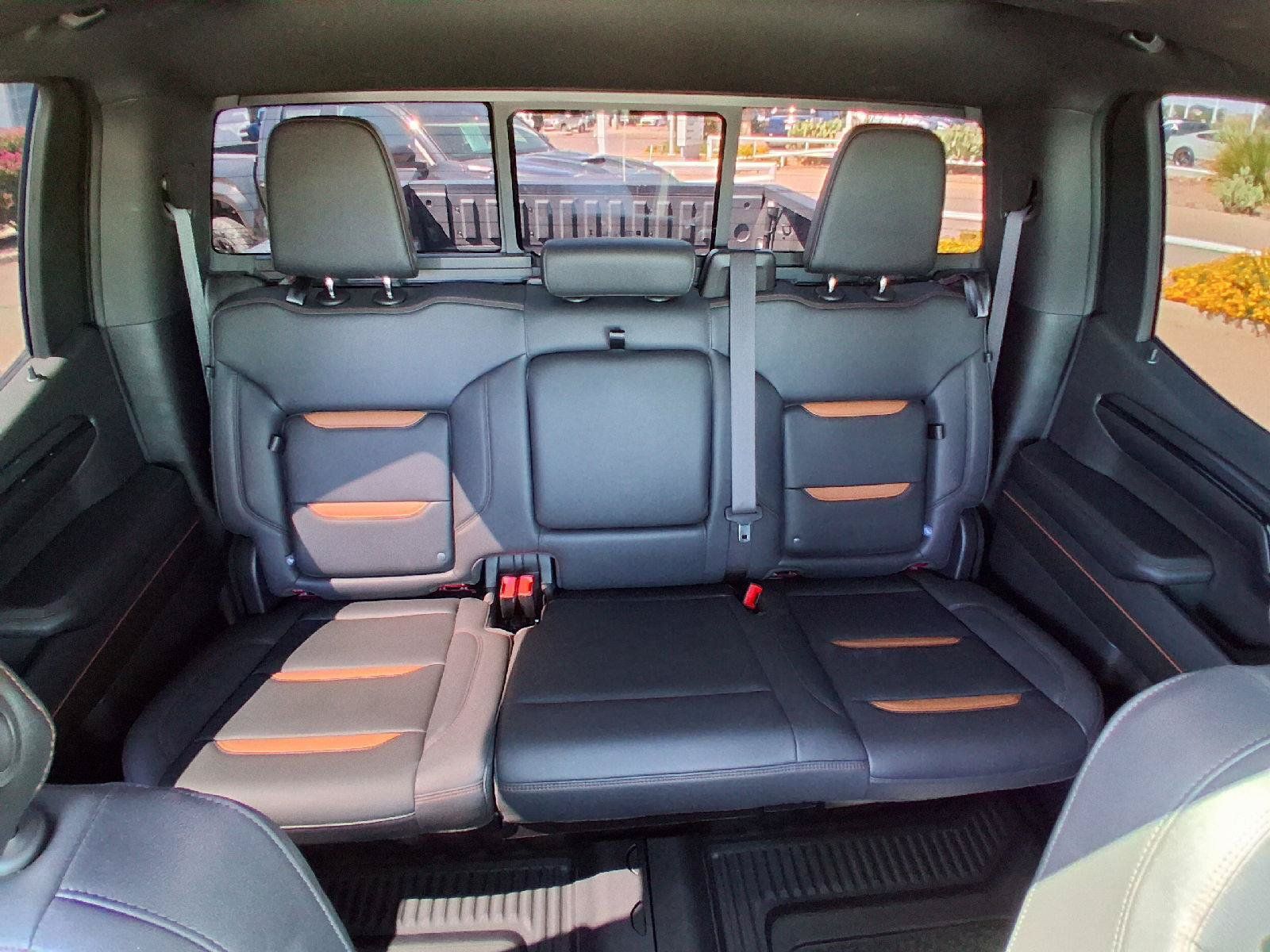 Used 2024 GMC Sierra 1500 AT4 w/ Technology Package AWD/4WD image 32