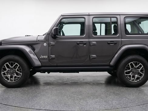 Used 2025 Jeep Wrangler Sahara AWD/4WD image 5