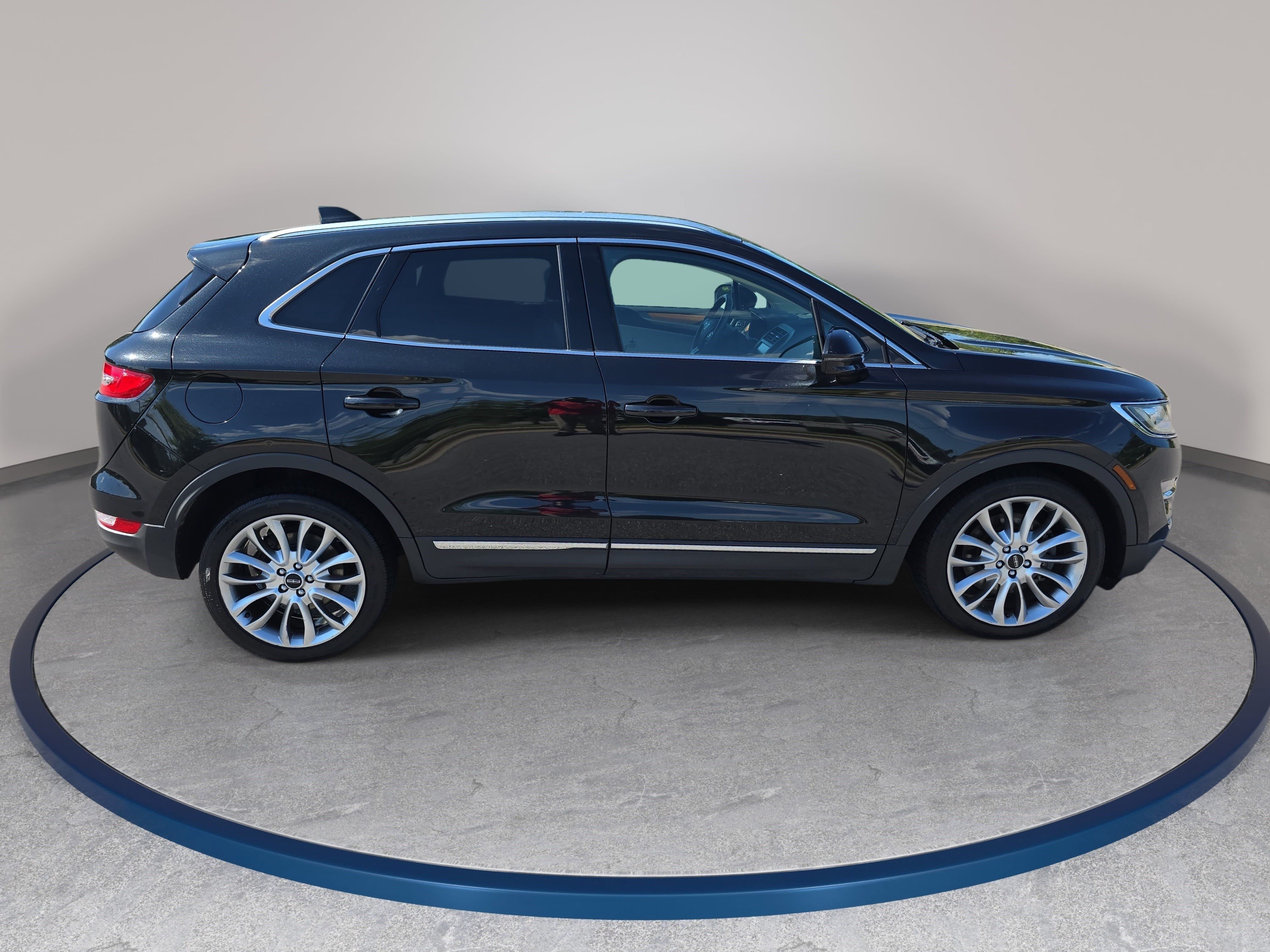 Used 2015 Lincoln MKC FWD w/ Equipment Group 102A Reserve image 4