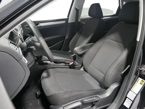 Used 2017 Volkswagen Passat 1.8T S image 10