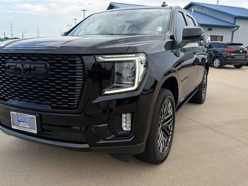 Used 2021 GMC Yukon Denali w/ Denali Premium Package AWD/4WD image 4