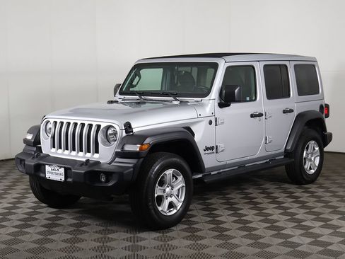 Used 2022 Jeep Wrangler Unlimited Sport w/ Sun And Sound Package AWD/4WD image 6