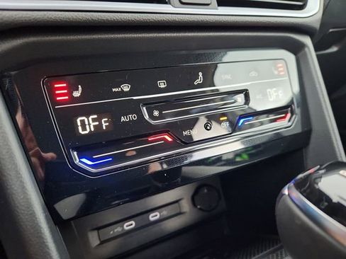 New 2025 Volkswagen Taos SE image 14