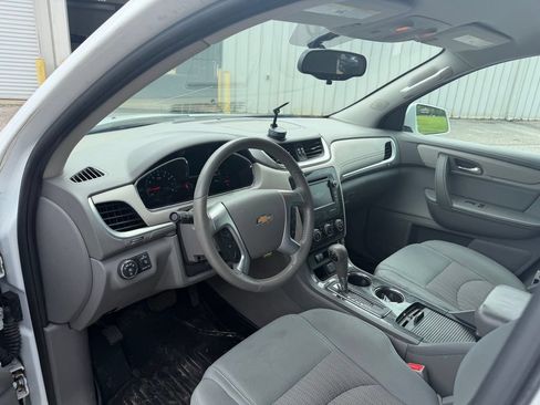 Used 2017 Chevrolet Traverse LT FWD image 9