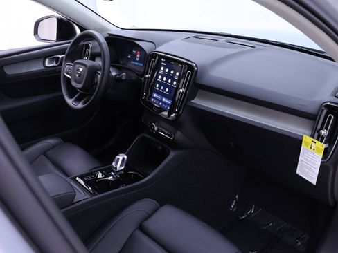 Certified 2026 Volvo XC40 B5 Plus w/ Protection Package Premier image 21