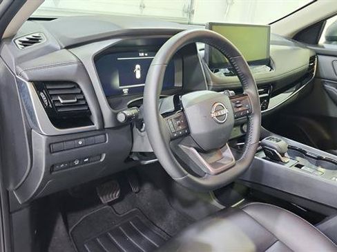 Certified 2026 Nissan Rogue SL FWD image 10