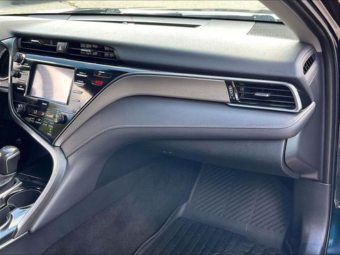 Used 2020 Toyota Camry SE FWD image 13