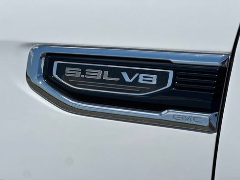 Used 2022 GMC Sierra 1500 SLT w/ SLT Premium Plus Package AWD/4WD image 6