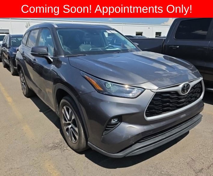Used 2024 Toyota Highlander XLE FWD image 1