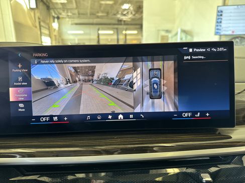 Used 2024 BMW X7 xDrive40i w/ Premium Package image 27