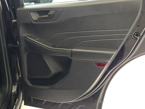 Used 2022 Ford Escape SE w/ SE Sport Appearance Package image 9