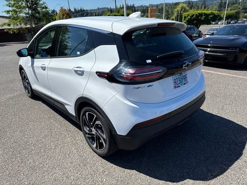 Used 2023 Chevrolet Bolt LT w/ Infotainment Package FWD image 7