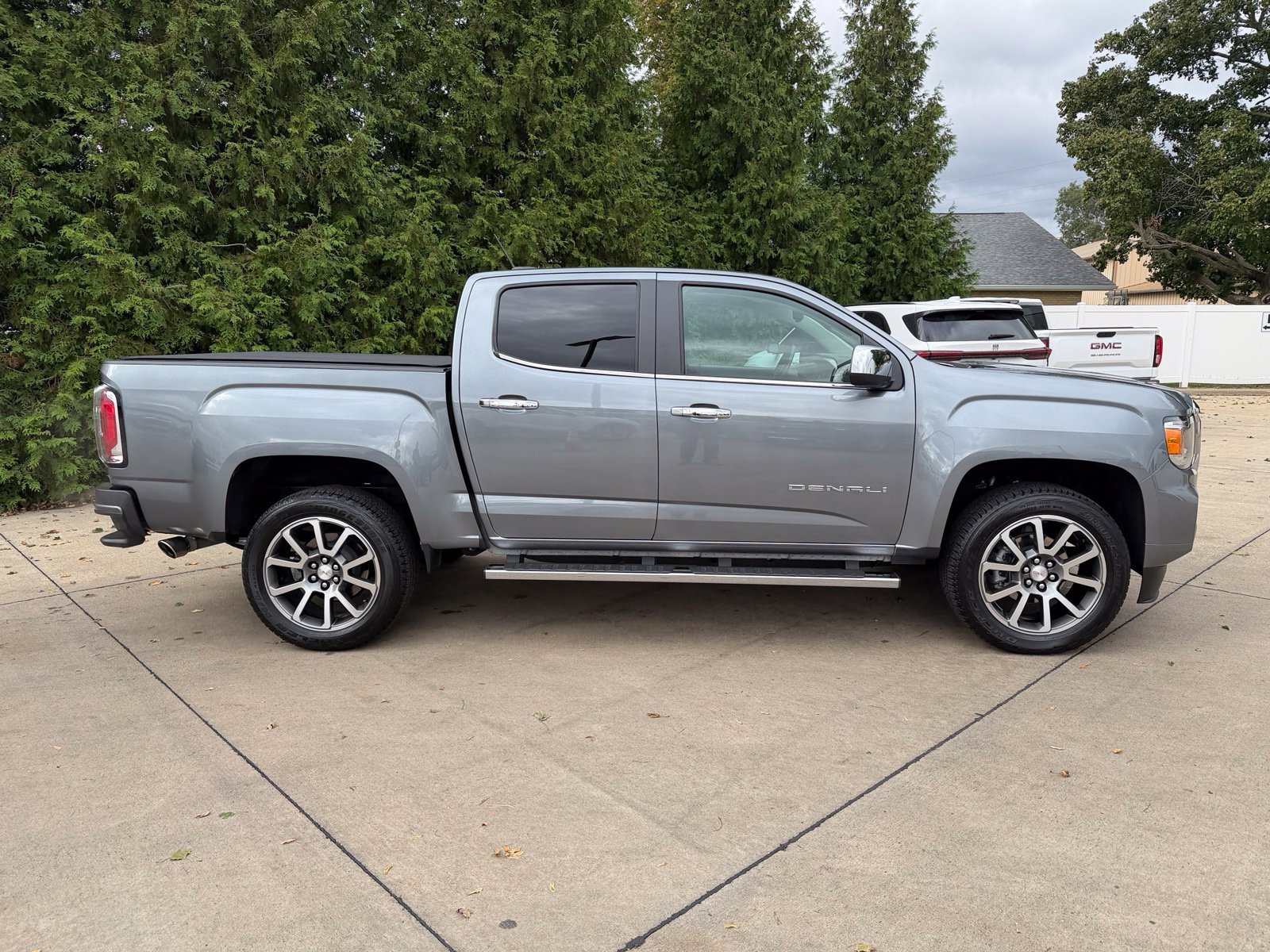 Used 2022 GMC Canyon Denali AWD/4WD image 2