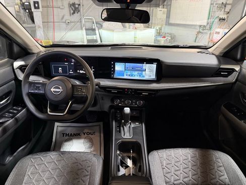 Used 2025 Nissan Kicks SV w/ Charging Package image 6