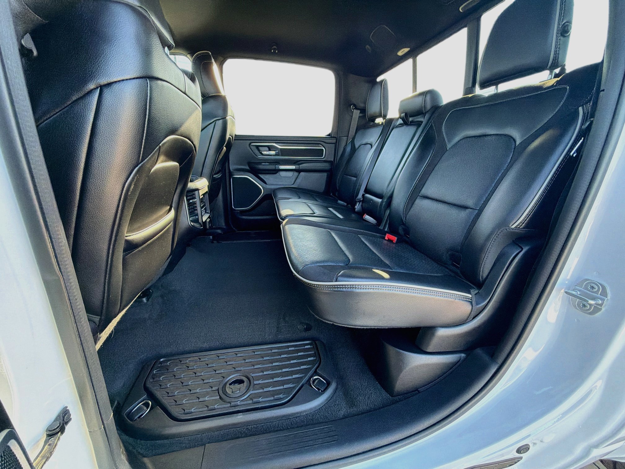 Used 2023 RAM 1500 Laramie AWD/4WD image 24
