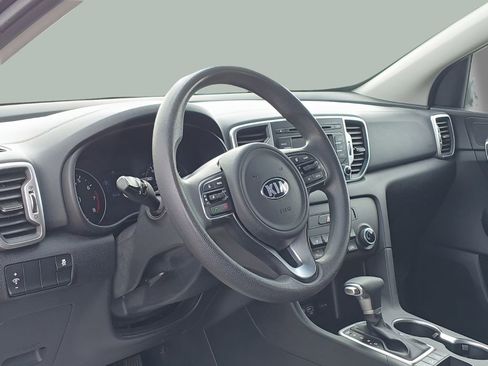 Used 2018 Kia Sportage LX image 9