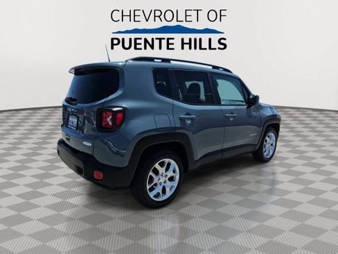 Used 2018 Jeep Renegade Latitude w/ UConnect 8.4 Nav Group FWD image 8