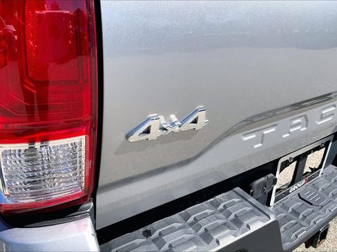 Used 2016 Toyota Tacoma SR w/ Towing Package AWD/4WD image 10