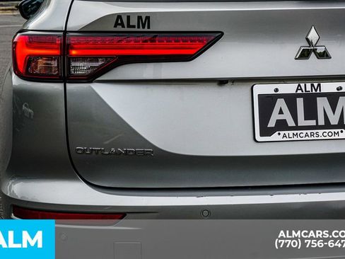 Used 2023 Mitsubishi Outlander SE image 16