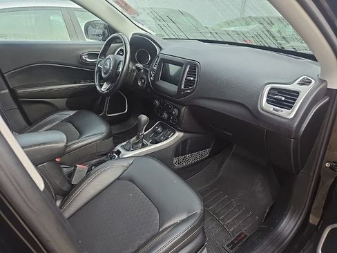 Used 2018 Jeep Compass Latitude w/ Popular Equipment Group AWD/4WD image 4