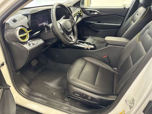 Certified 2025 Chevrolet Trax ACTIV w/ Driver Confidence Package FWD image 11