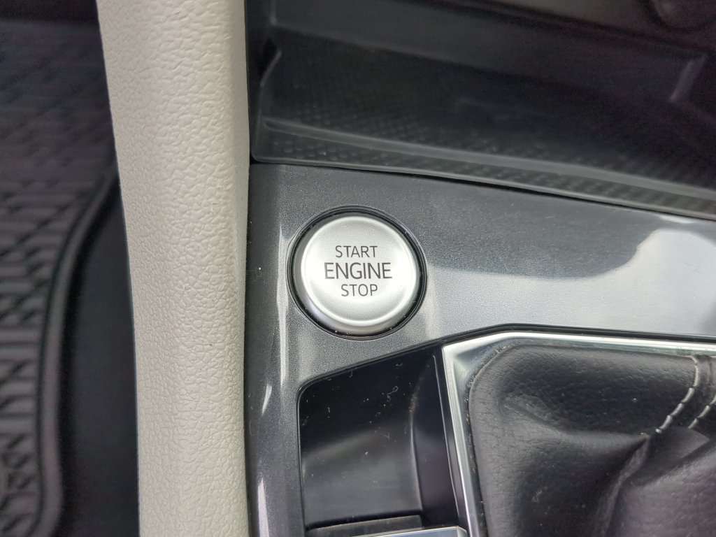 Certified 2023 Volkswagen Tiguan SE FWD image 31