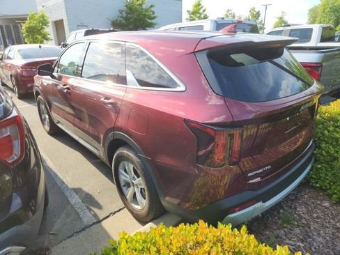 Used 2025 Kia Sorento LX FWD image 4