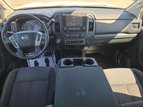 Used 2022 Nissan Titan S image 16