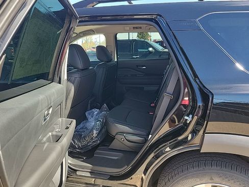 New 2026 Nissan Pathfinder SL image 12