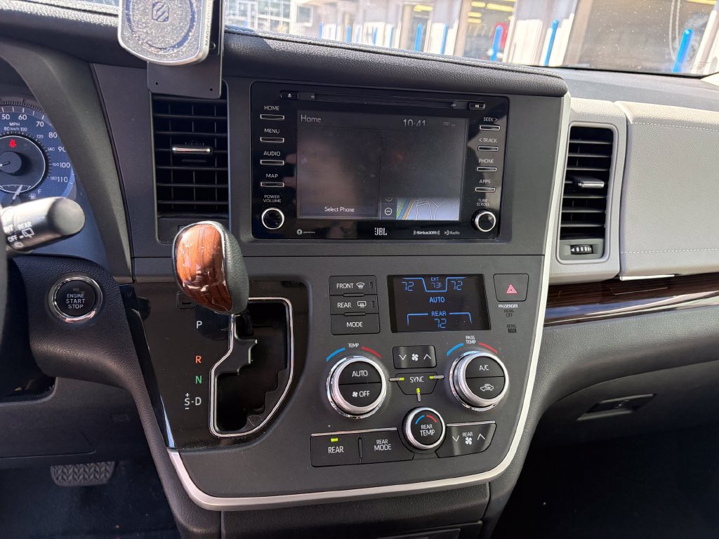 Used 2020 Toyota Sienna Limited Premium w/ Carpet Mat Package FWD image 22