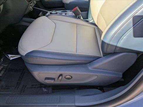 New 2025 Ford Maverick Lariat image 4