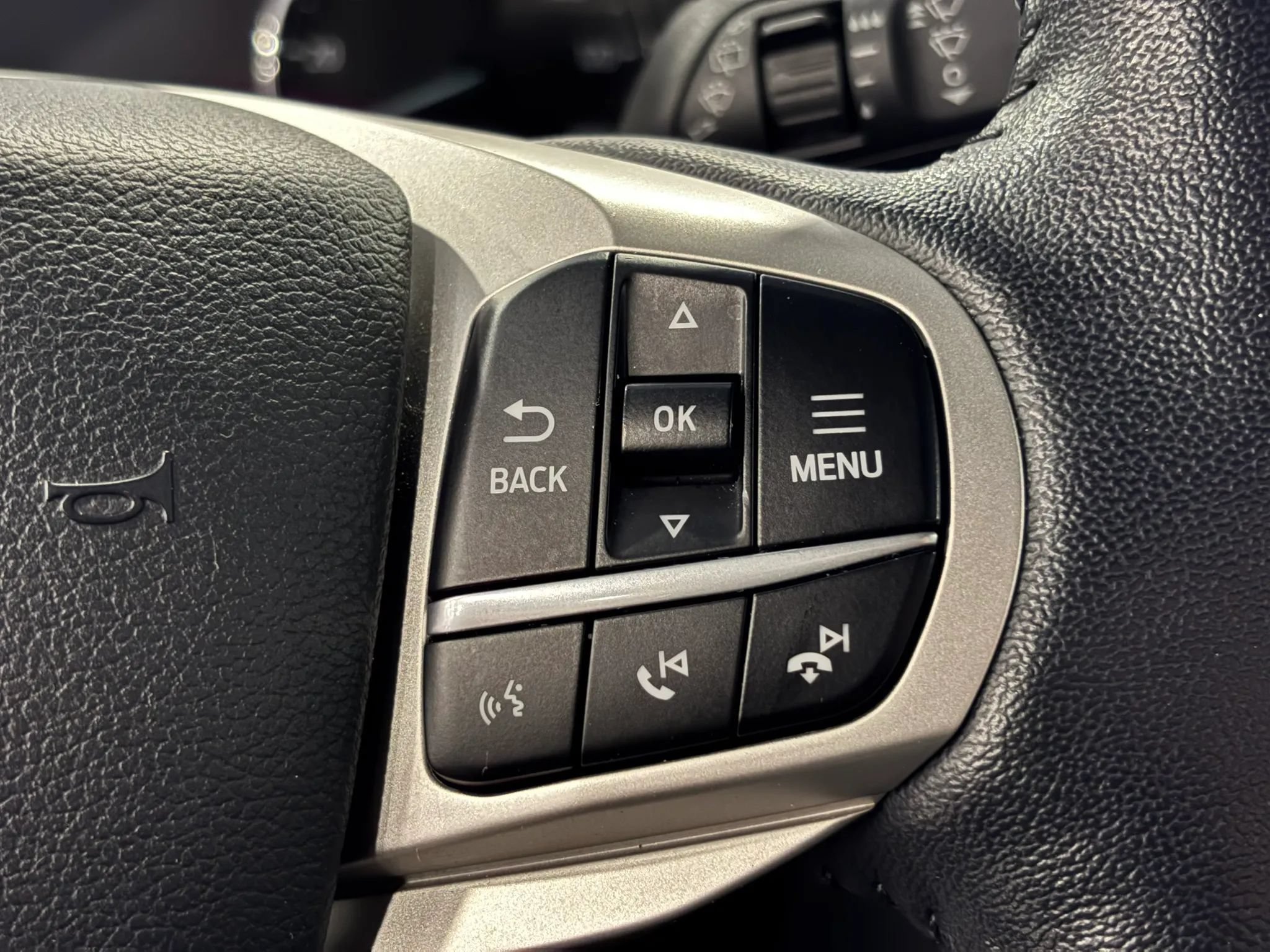 Used 2021 Ford Explorer XLT w/ Equipment Group 202A RWD image 34