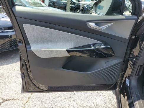 Certified 2025 Volkswagen ID.4 Pro RWD image 20