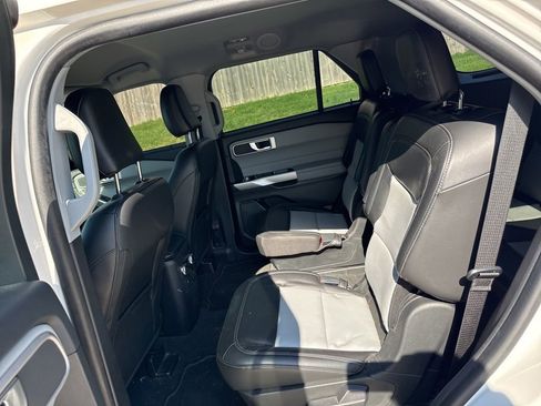 Used 2022 Ford Explorer XLT w/ Equipment Group 202A RWD image 15