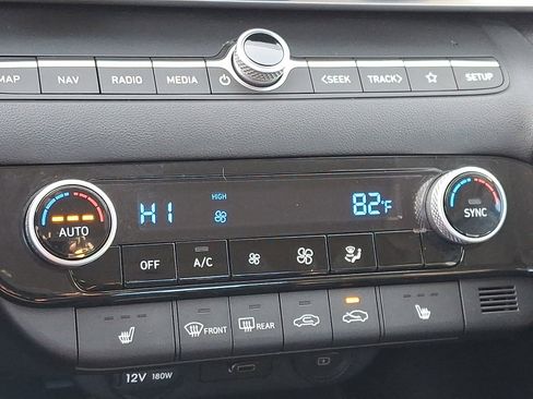 Certified 2023 Hyundai Elantra Limited image 18